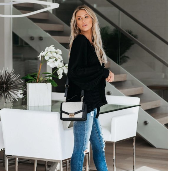 AGNES Blouse - Picture 2 of 8